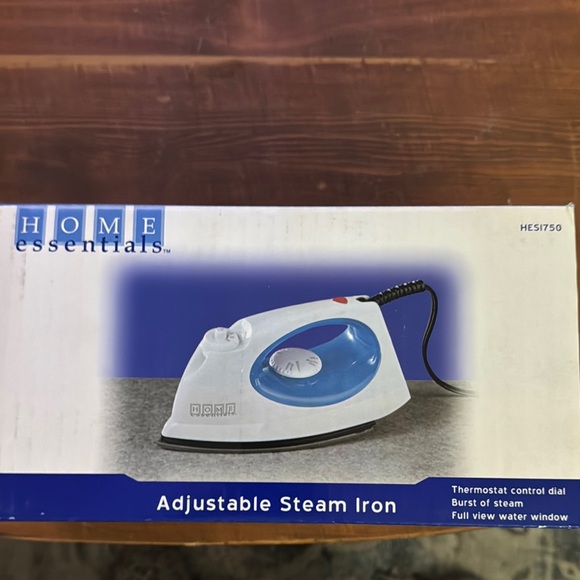 NIB Home Essentials Steam Iron - Picture 1 of 3